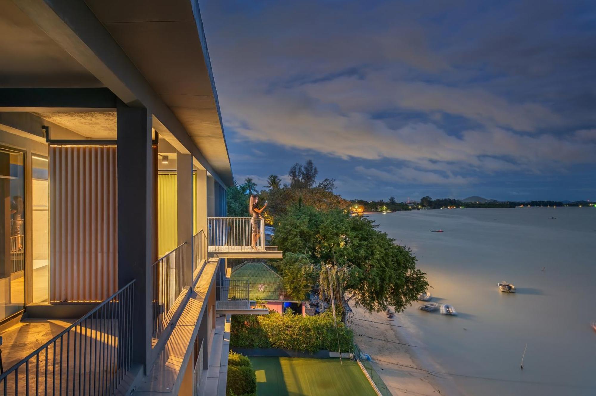 Shin Arch39 Phuket Beach Front - Sha Plus Chalong Exterior photo