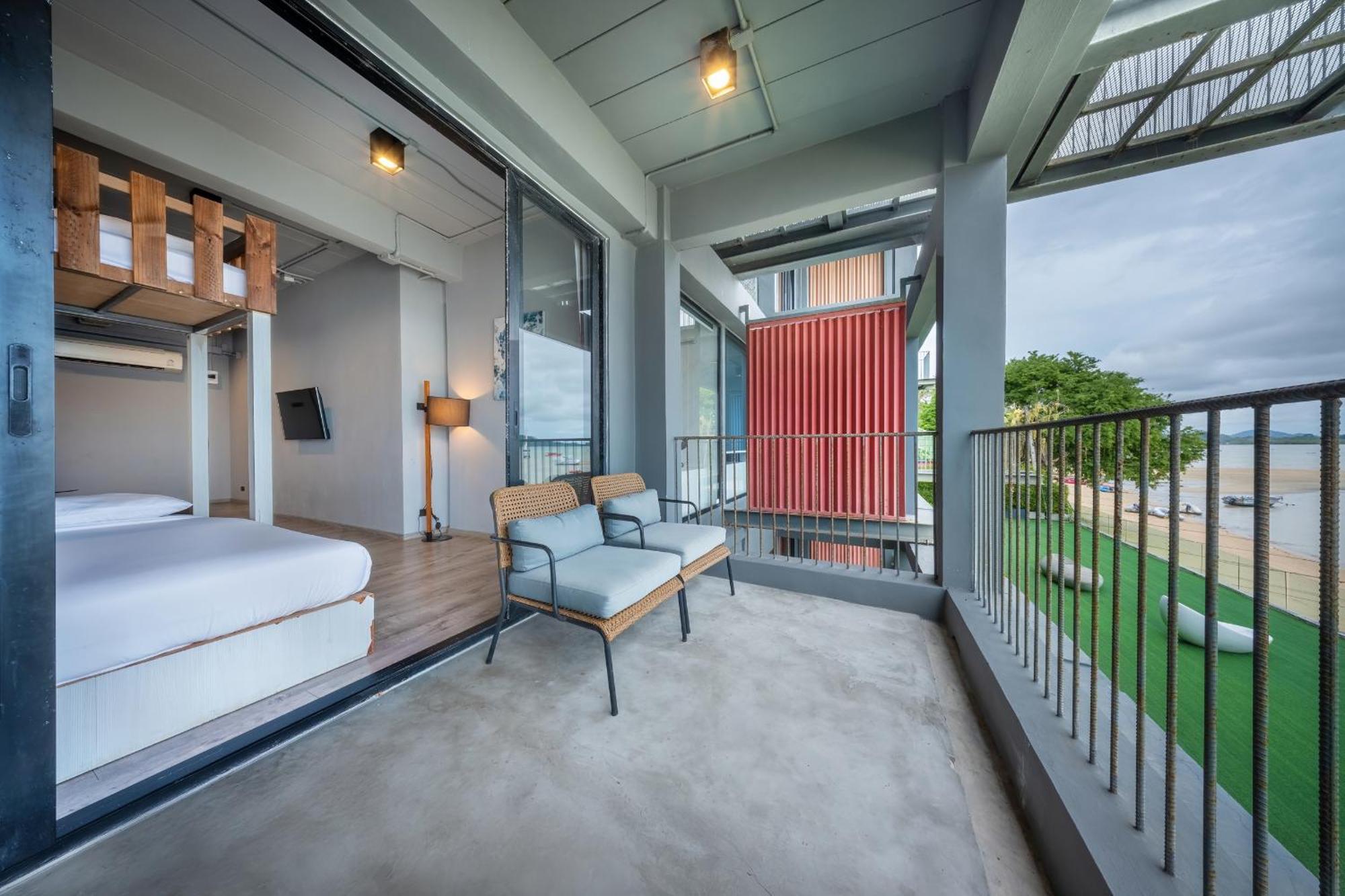 Shin Arch39 Phuket Beach Front - Sha Plus Chalong Exterior photo