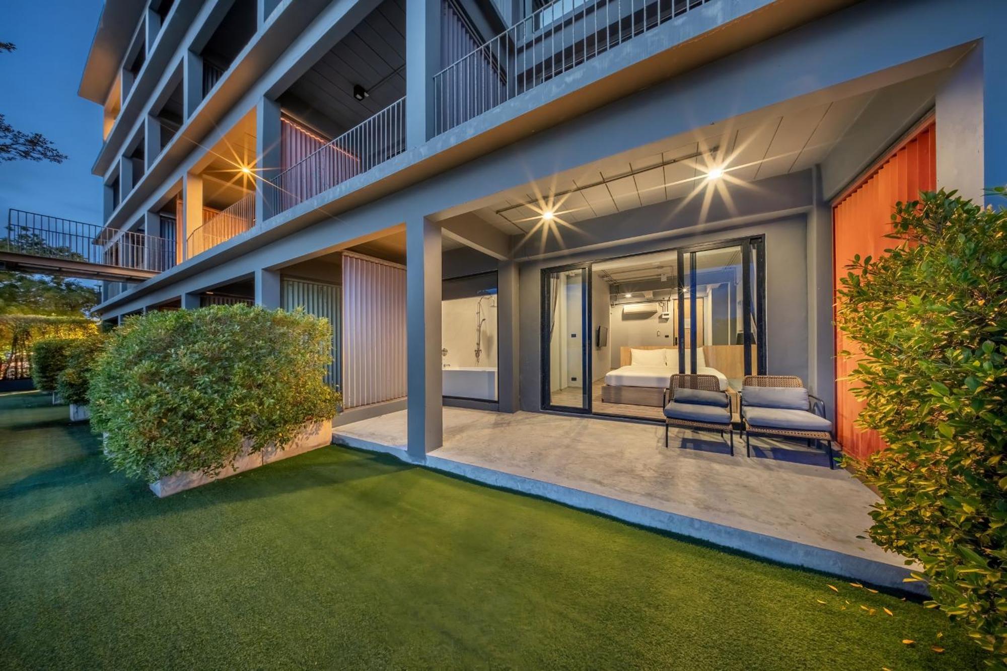 Shin Arch39 Phuket Beach Front - Sha Plus Chalong Exterior photo