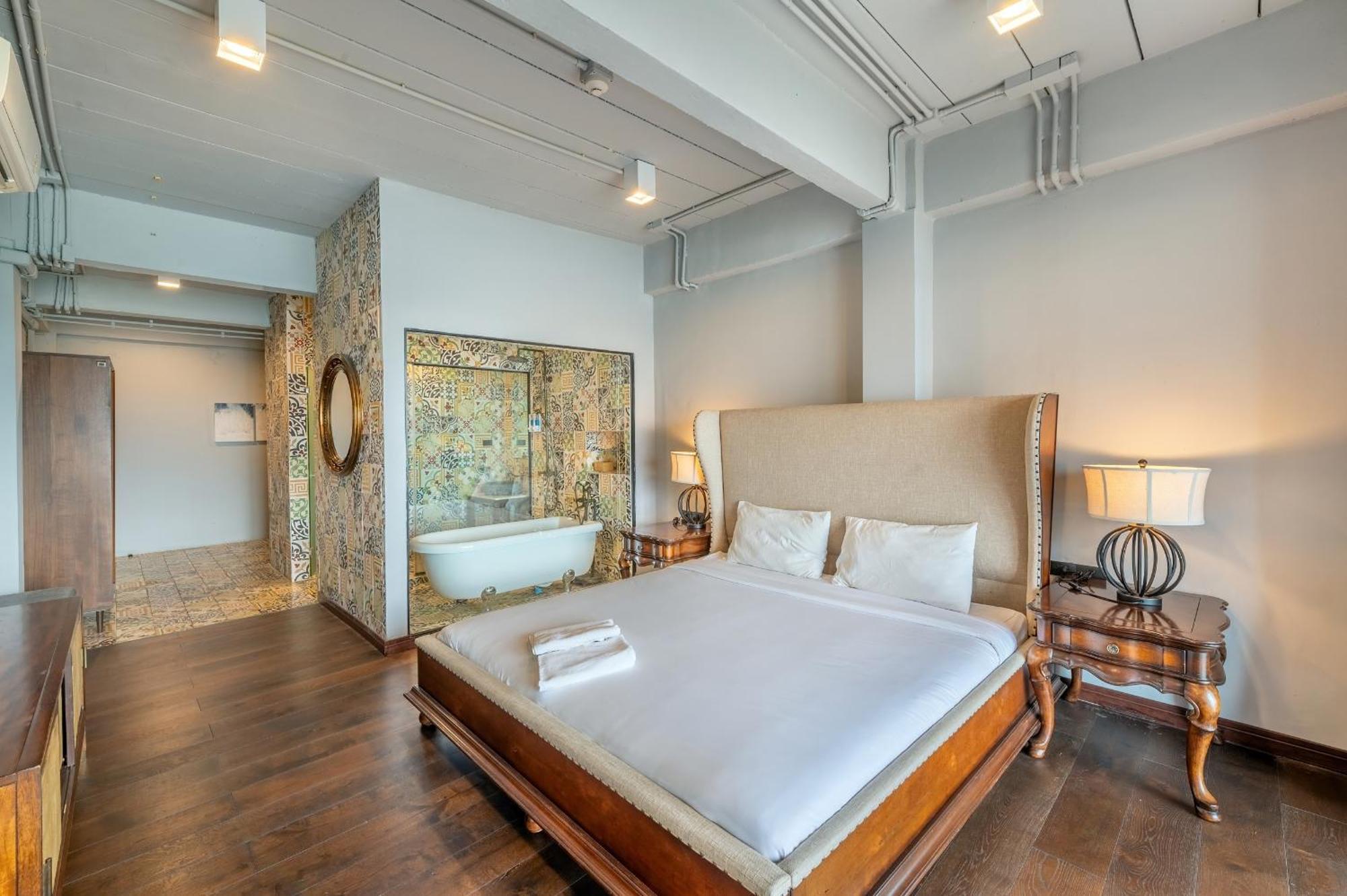 Shin Arch39 Phuket Beach Front - Sha Plus Chalong Exterior photo